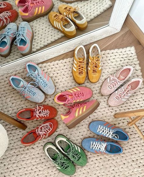 Campus Adidas, Dr Shoes, Preppy Shoes, Pretty Shoes Sneakers, Shoe Wishlist, Cute Nikes, Girly Shoes, Shoe Inspo, Aesthetic Shoes