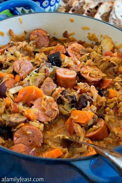 Lazanki with Mushrooms and Beef - A Family Feast® Hunters Stew, Fresh Herb Recipes, Vegetarian Sausages, Spicy Soup, Herb Recipes, Hunter S, Family Feast, Stew Recipe, Polish Recipes