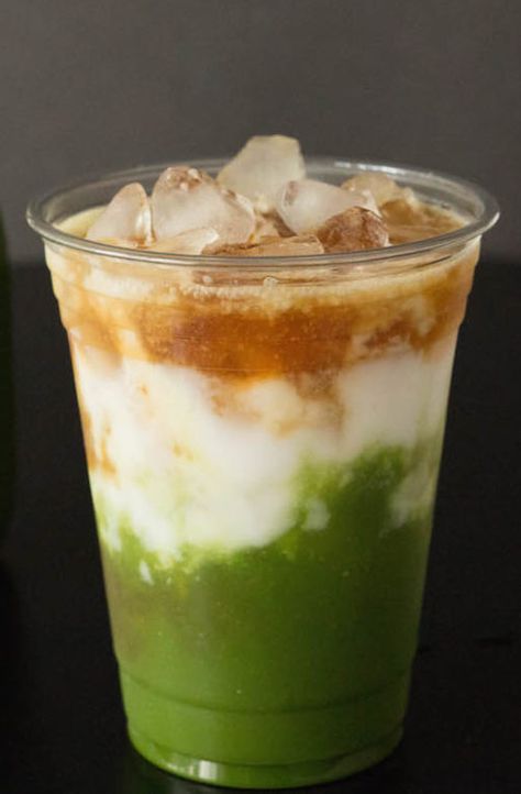 Matcha Espresso Fusion Espresso Coffee Recipes, Matcha Espresso, Best Starbucks Coffee, Starbucks Matcha, Layered Drinks, Green Tea Recipes, Copycat Starbucks, Matcha Drink, Matcha Recipe