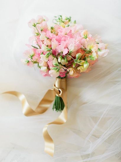 Sweet Pea Wedding Flowers, Sweet Pea Bouquet, Wedding Flowers Tulips, Sweet Pea Flowers, Romantic Bouquet, Winter Wedding Flowers, Flower Meanings, Pea Flower, Wedding Flowers Summer