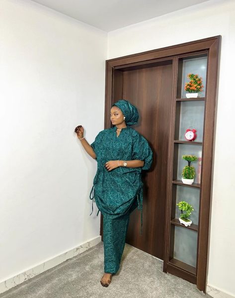 Arewa Ankara Gown Styles, Ankara Top And Skirt, Skirt And Blouse Ankara, Boubou Styles For Women, Bubu Gown Styles, Baby Clothes Patterns Sewing, Ankara Skirt And Blouse, 2piece Outfits, Combination Fashion