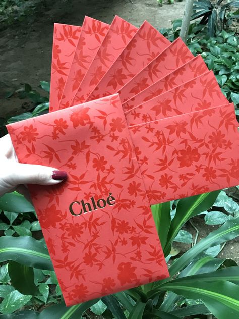 Chloé’s red envelopes for Lunar New Year 2018 Lunar New Year Envelope, Red Envelope Template, Red Pocket Design, New Years Invitations, New Year Packaging, Cocktail Book Design, Red Envelope Design, Luxury Envelope, Red Packaging