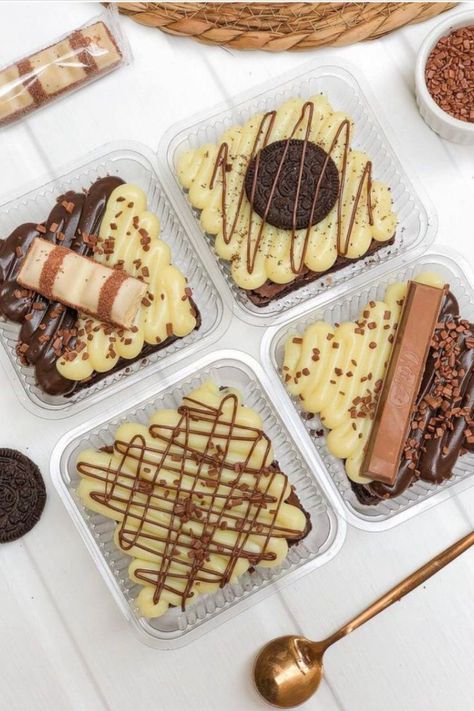 Brownie Delivery, Brownie Shop, Brownie Gourmet, Brownie Packaging, Bake Sale Packaging, Mini Dessert Cups, Brownie Frosting, Mini Cakes Birthday, Baking Business