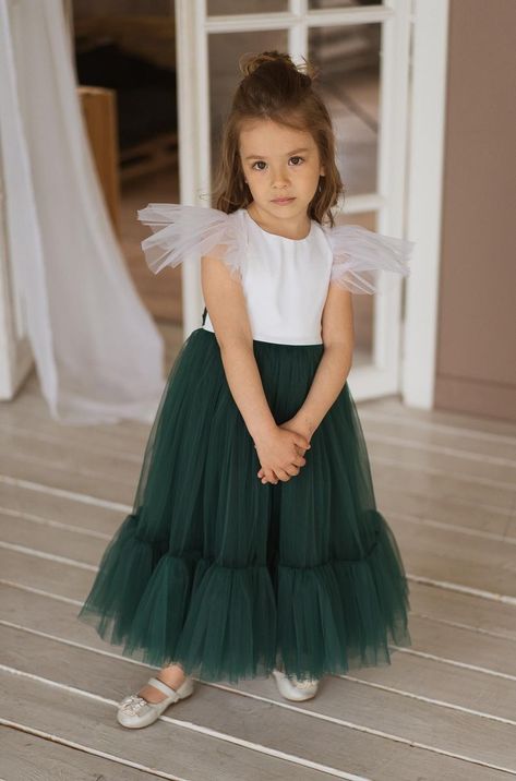 Emerald Flower Girl Dress, Dark Grey Bridesmaid Dresses, Fall Wedding Flower Girl, Bridesmaid Dress White, White Tutu Dress, Green Flower Girl Dresses, Dark Green Bridesmaid Dress, Dress Emerald Green