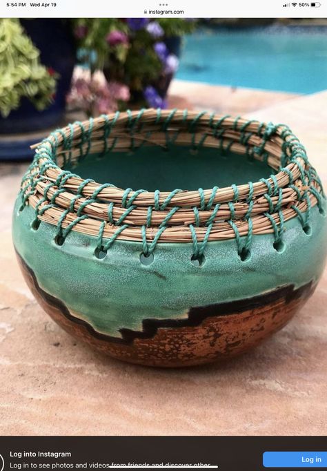 Gourd Bowls, Ceramic Sculpture Figurative, Ceramics Pottery Vase, Pottery Pots, Ceramic Fiber, Pottery Painting Designs, Gourds Crafts, Pottery Handbuilding, Painted Gourds