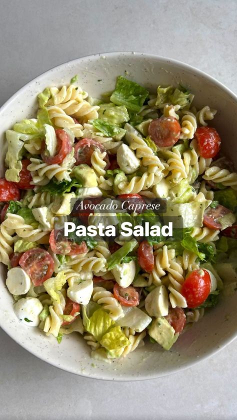 kausloves on Instagram: ☀️Avocado Caprese Pasta Salad 🥗 Salad recipe: - 100g fusilli (dry weight) - 1 cup lettuce - 1 cup cherry tomatoes - 1 cup mozzarella… Tomato Mozzarella Salad, Food Content Creator, Mozzarella Pearls, Mozzarella Pasta, Caprese Pasta Salad, Caprese Pasta, Mozzarella Salad, Avocado Pasta, Food Content