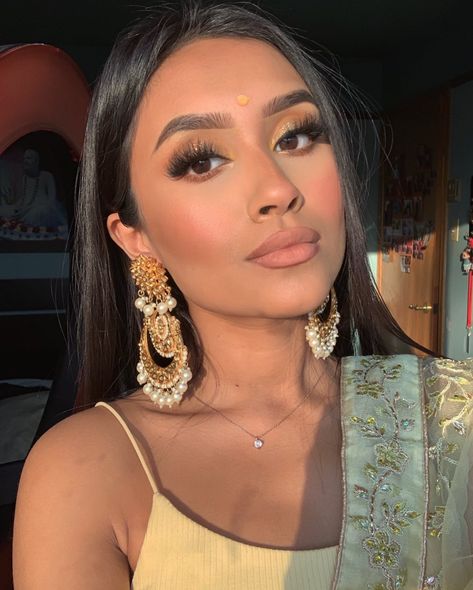 Sudeshna Haldar on Instagram: “anyone hosting a virtual haldi? I’m ready ☀️ Makeup Details 💛 @colourpopcosmetics oh honey palette 🐝 💛 @narsissist ALDW in Syracuse 💛…”