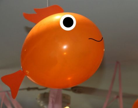 Under the Sea Birthday Party - Mommy's Bundle Birthday Party Under The Sea, Pulau Tioman, Balloon Fish, Fishing Themed Birthday Party, Ideas Birthday Party, Underwater Party, Sea Party Ideas, Nemo Birthday, Under The Sea Birthday Party