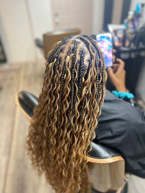 Yesss she slayyed the color and the curls!! If you want to try something different add these Boho Knotless braids to your summer lookbook! Bohemian Knotless Braids With Blonde, Black And Blonde Boho Knotless Braids, Knotless Braids With Color Underneath, Ombre Bohemian Knotless Braids, Ombré Boho Knotless Braids, Braids With Color Underneath, Knotless Bohemian Box Braids With Color, Gana Braids, Bohemian Knotless Braids With Color