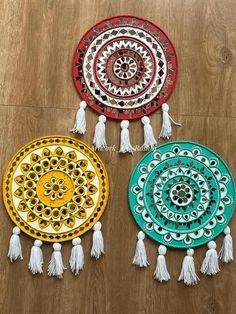 Circle Mdf Board Painting Ideas, Mirror Artwork Ideas, Lippan Art Dream Catcher, Mini Lippan Art Circle, Lippan Art Small Circle, Small Mdf Board Painting Ideas, Lippan Art Circle Design, Craft Aesthetic Ideas, Mandala Art With Mirror Work