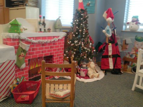 Christmas class dramatic play area.  Reading books by the fireplace (great photo op) hang ornaments on the tree, dress up aprons, christmas cookies by oven, paper wrapping station, santa writing letter area Preschool Christmas Centers, Christmas Board Decoration, Christmas Drama, Santa Writing, Christmas Units, Dramatic Play Preschool, Dramatic Play Area, Christmas Centers, Christmas Prep