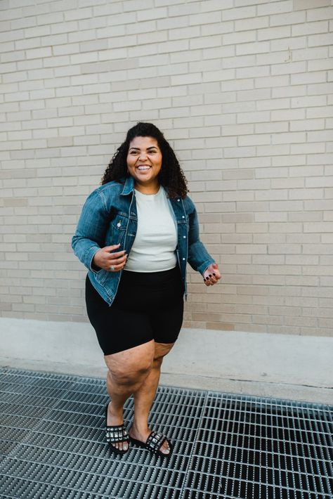 THAT TIME WE ALL TRIED BIKER SHORTS: 8 OUTFIT IDEAS | Soooo...biker shorts are a trend again, eh? We're trying 'em, which means we came up with 8 cute biker shorts outfits. Here's our take (+ a video). | #TheMomEditStyle #CuteOutfitsBikerShorts #CamouflageBikerShorts #AdidasBikerShorts #PlusSizeBikerShorts #AerieBikerShorts #HighWaistedBikeShorts #PinkBikeShorts #BikeShortsOutfit Plus Size Black Shorts Outfit, Short Plus Size Outfits, Plus Size Lounge Wear Outfit, Styling Biker Shorts, Plus Size Biker Shorts Outfit, Biker Shorts Outfit Ideas, Bike Shorts Outfit Summer, Plus Size Biker Shorts, Plus Size Shorts Outfit