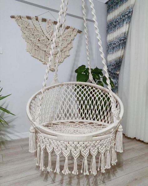 #macrame #handmade #hathor #instagram Macrame Hammock Chair, Macrame Hanging Chair, Macrame Chairs, Macrame Hammock, Macrame Wall Hanger, Macrame Swing, Macrame Colar, Macrame Plant Hanger Tutorial, Shuttle Tatting Patterns