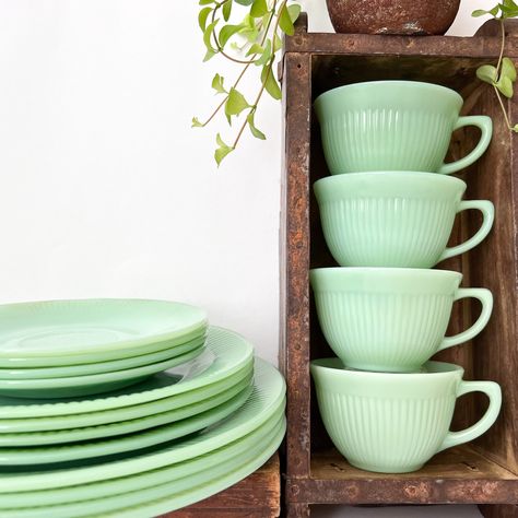 Fire King Jadeite Starter set, Jane Ray Jadeite 12 Or 16 Pieces Set, Cups & Saucer, Dinner Plate, Vintage Jadeite Dinnerware Jadeite Display, Jadeite Dishes, Vintage Jadeite, Small Booth, Bread Salad, Booth Ideas, Mixing Bowls, Fire King, Small Plates