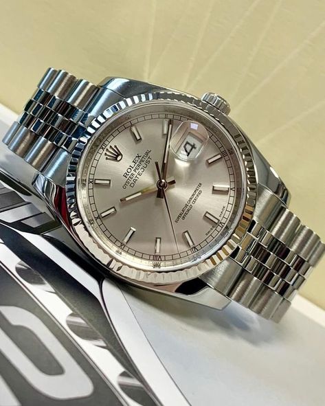 Rolex Date Just, Rolex Silver, Silver Watches, Timepiece Design, Suits Style, Hype Beast, Rolex Women, Rolex Date, Watches Rolex