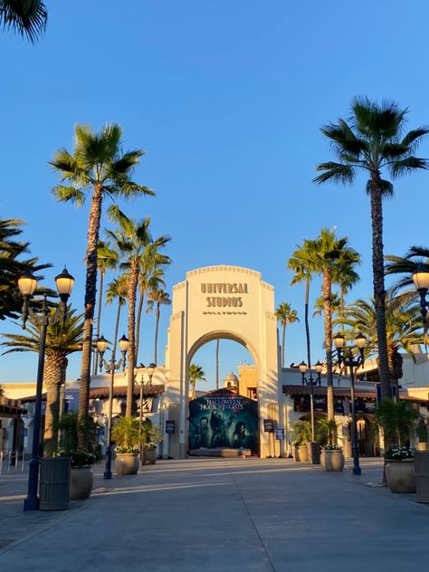 Los Angeles Mall, Disneyland Los Angeles, California Movie, Los Angeles Wallpaper, Los Angeles Aesthetic, Calabasas California, Los Angeles Travel, Wolfram, California Dreamin'