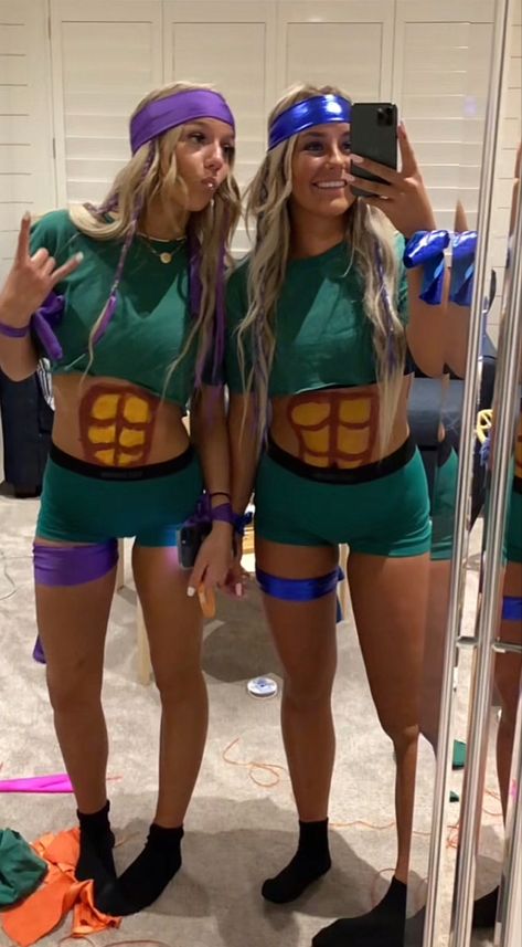 College Halloween Costume Ideas Group Of 4, Halloween Costumes 2023 Group, Halloween Costumes With Sweatpants, Cute But Funny Halloween Costumes, Group Couple Costumes, Carnaval Costume Group, Halloween Outfits For Best Friends, Gym Halloween Costume, Ninja Turtles Halloween Costumes