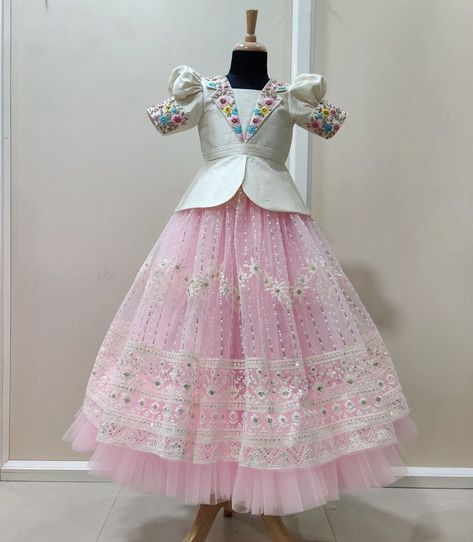 Kids Lehanga Design For Wedding, Kids Blouse Designs For Lehanga, Indian Dresses For Kids, Langa Blouse, Pattu Langa, Pattu Pavadai, Pretty Dresses For Kids, Kids Party Wear Dresses, Kids Dress Collection