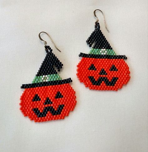 Pumpkin Beaded Earrings Beaded Halloween, Miyuki Bead, Witch Pumpkin, Pumpkin Bead, Halloween Candy Bags, Bead Weaving Tutorials, Halloween Beads, Native American Beaded Earrings, Brick Stitch Earrings