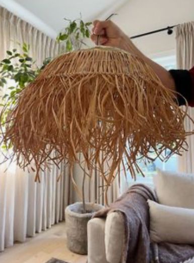 Diy Wicker Light Fixture, Boho Pendant Light Diy, Rafia Lampshades, Rafia Lamp Diy, Diy Raffia Lampshade, Diy Boho Light Fixture, Diy Rattan Lampshade, Diy Boho Lamp, Diy Boho Chandelier