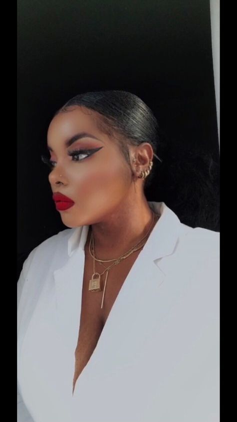 Black girl  red lip Outfits For Red Lipstick, Brown Lip Liner With Red Lipstick Black Women, Elegant Makeup Looks Classy Red Lip, Red Lip Makeup Look Black Women Make Up, Red Lipstick Makeup Black Women, Red Lip Black Women, Red Lip Aesthetic, Lip Aesthetic, Wing Liner