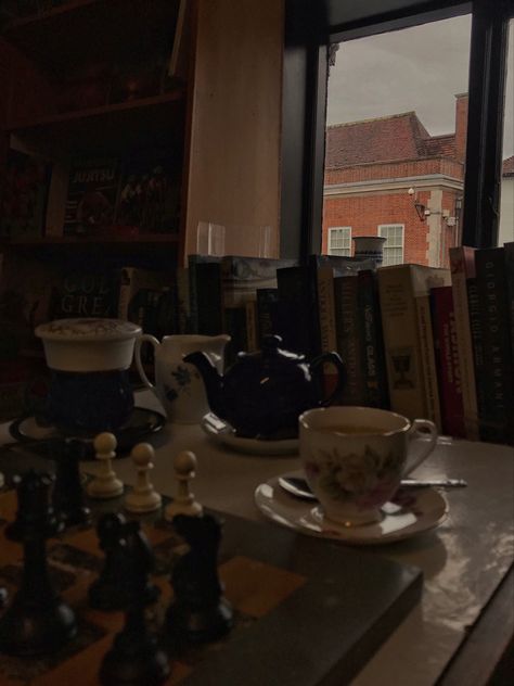 Fajer Core, Intj Vibes, Dark Academia Photo, Chess Aesthetic, Capricorn Sun, House Library, The Queen's Gambit, Set Game, Home Libraries