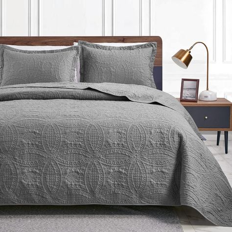 Amazon.com: Love's cabin Twin Quilt Set Olive Green Bedspreads - Soft Bed Summer Quilt Lightweight Microfiber Bedspread- Modern Style Coin Pattern Coverlet for All Season - 2 Piece (1 Quilt, 1 Pillow Sham) : Home & Kitchen Grey Bedspread, King Size Quilt Sets, Gray Bedspread, Soft Bed, Coverlet Bedding, Master Room, Summer Quilts, King Size Quilt, Lightweight Quilt