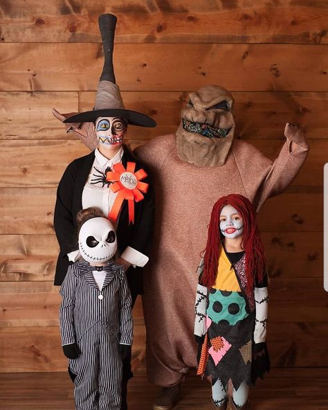 Tim Burton Family Costumes, Halloween Costumes Nightmare Before Christmas, Nightmare Before Christmas Kids, Nightmare Before Christmas Costume, Halloween Fits, Halloween Crafts Preschool, Christmas Dress Up, Sally Nightmare Before Christmas, Nightmare Before Christmas Halloween