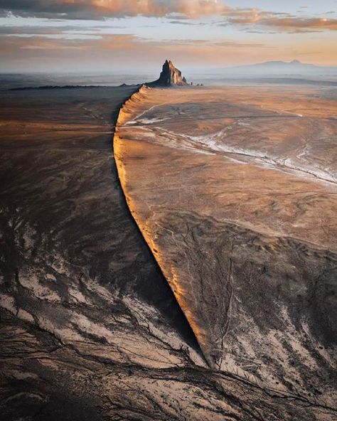 Shiprock New Mexico, Tenda Camping, New Mexico Usa, Land Of Enchantment, American Southwest, Canon Photography, The Desert, Geology, New Mexico