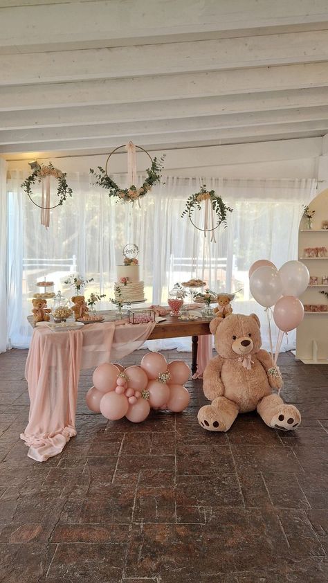 One Year Birthday Cake, Fancy Baby Shower, Theme Bapteme, Christening Decorations, Bear Baby Shower Theme, One Year Birthday, Garden Party Birthday, Gender Reveal Decorations, Baby Shower Photos