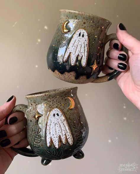 Ceramics Mug Ideas, Diy Ceramic Mugs, Fall Ceramics, Whimsical Ceramics, Cool Pottery, Cute Ceramic Mugs, Halloween Ceramics, Halloween Pottery, Cute Pottery