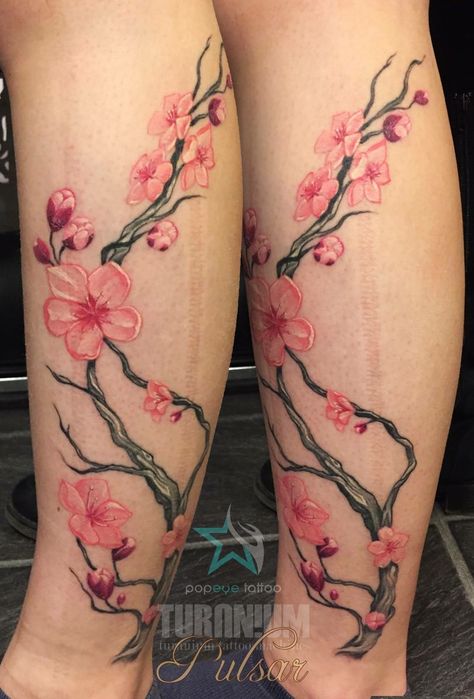 Kimono Tattoo Japanese Geisha, Sakura Leg Tattoo, Mums Tattoo, Tattoos Cross, Japanese Hand Tattoos, Cross Flowers, Small Dragonfly Tattoo, Anniversary Tattoo, Mum Tattoo