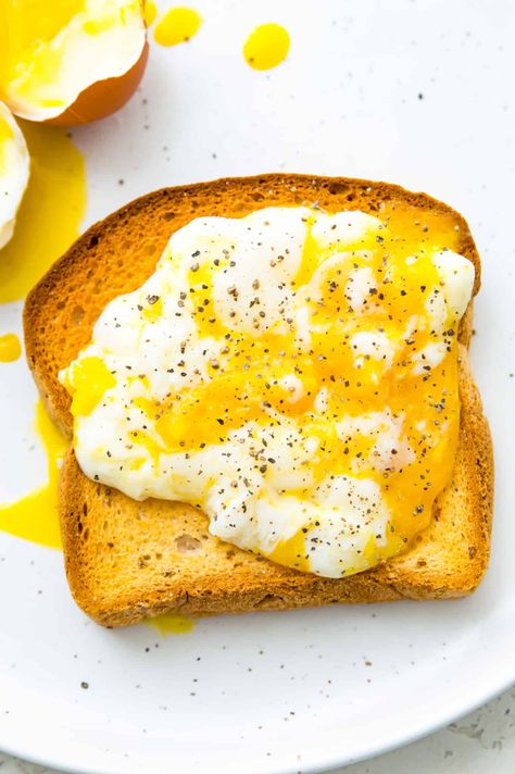 Boiled Eggs In Microwave, Eggs In Microwave, Healthy Simple Breakfast, Boiled Egg In Microwave, Soft Boiled Eggs Recipe, Healthy Low Carb Breakfast, Boil Eggs, Microwave Eggs, Simple Breakfast