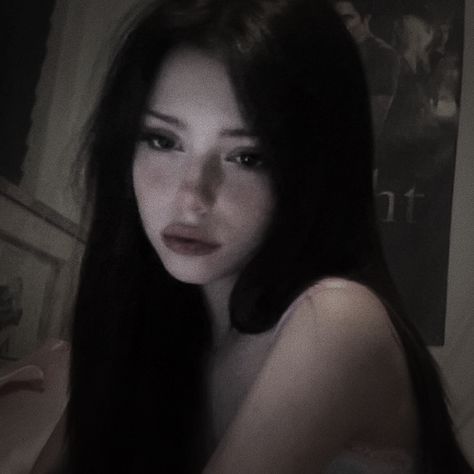 Sophie Roemer, Black Hair Pale Skin, Black Hair Aesthetic, Y2k Profile Picture, Aesthetic 2000s, Black Hair Blue Eyes, Whisper Aesthetic, Girls With Black Hair, Aesthetic Women