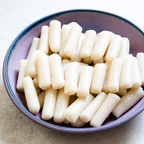 Asian Rice Cakes (Steamed Rice Cakes) Rice Cakes Healthy, Rice Noodle Roll, Steamed Rice Cake, Korean Rice Cake, Rice Cake Recipes, Asian Rice, Cooking Jasmine Rice, Korean Rice, Broiled Chicken