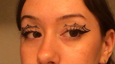 Spider Halloween Costume Makeup, Spider Web Liner, Spiderweb Liner, Eyeliner Spiderweb, Eyeliner Spider, Cobweb Eyeliner, Spider Eyeliner, Spider Web Eyeliner, Halloween Eyeliner Looks