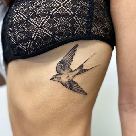 Swallow Tattoo On Side Bird Tattoo Ribcage, Side Underboob Tattoo, Bird Back Tattoo, Barn Swallow Tattoo, Swallow Tattoo Meaning, Kite Tattoo, Swallow Tattoo Design, Swallow Bird Tattoos, Sparrow Tattoo