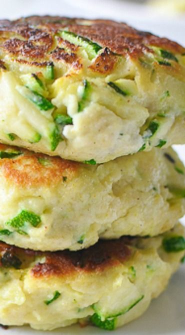 Cheezits Recipe, Zucchini Ricotta Fritters, Zucchini Ricotta, Ricotta Fritters, Vitamix Recipes, Easy Zucchini, Fritter Recipes, Low Carb Paleo, Squash Recipes