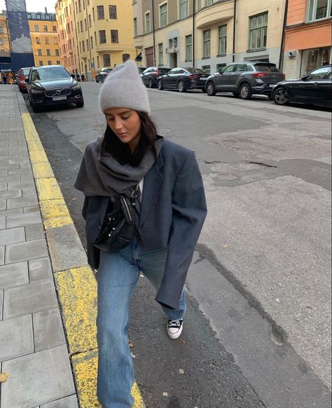 Gray Beanie Outfit, Blue Beanie Outfit, Grey Hat Outfit, London Fashion School, Beanie Outfit Winter, Winter Hat Outfit, Fashion School Outfits, Uni Fits, Parisian Outfit