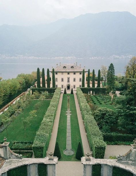 Santorini Wedding Venue, Old Money House, Comer See, Country Barn Weddings, Hills Resort, Lake Como Wedding, Lake Como Italy, Wedding Money, Italian Villa