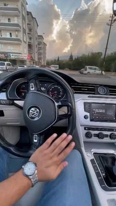 Passat Story, Supercar Collection, Apple Gadgets Iphone, Volkswagen Cars, Bmw Girl, Luxury Car Interior, Volkswagen Car, Driving Photography, Driving School