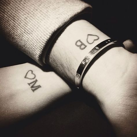 20+ Matching Couple Tattoos For Lovers That Will Grow Old Together Couple Tattoos Love, Tattoos Infinity, Tato Henna, Couple Tattoos Unique, Relationship Tattoos, Couples Tattoo Designs, طابع بريدي, Tattoos Geometric, Matching Couple Tattoos