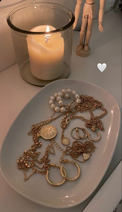 Jewelery Aesthic, Jewllery Post, Jewlrey Aesthic, Dainty Jewelry Aesthetic, Tiktok Makeup, Gold Girl, Luxe Jewelry, Beaded Jewelry Tutorials, Golden Jewelry