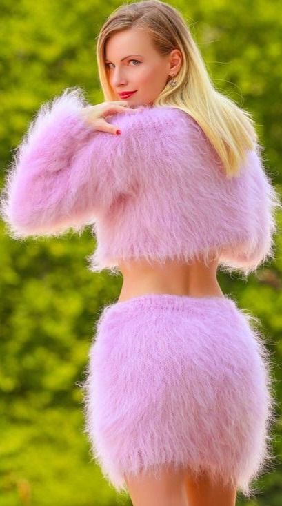 Lover of fur, mohair, angora and other fluffy sweaters. Fluffy Sweaters, Fluffy Sweater, Fur Fashion, Fur Coat, Blonde, I Love, How To Wear