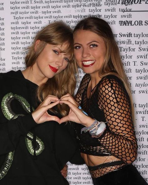 Meet And Greet Poses, Rep Tour, Taylor Swift Fan Club, Swift Facts, Taylor Swift Facts, Jesy Nelson, Taylor Swift Red, Taylor Swift Hair, Red Taylor