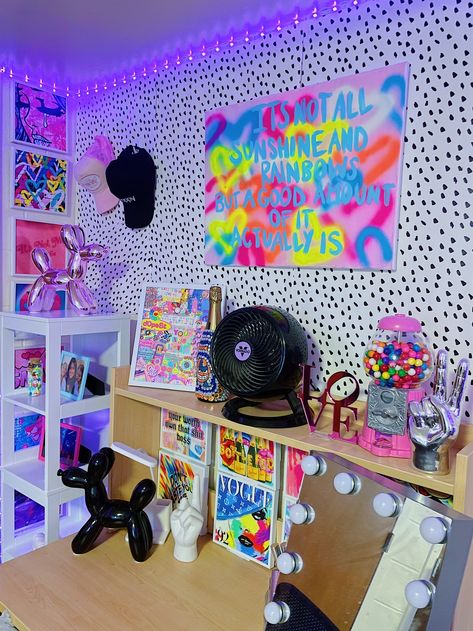 Candy Bedroom, Tropical 2000s, Candy Themed Bedroom, Preppy Apartment, Sorority Room, Neon Candy, Preppy Bedroom, Dorm Room Inspiration, Themed Bedroom