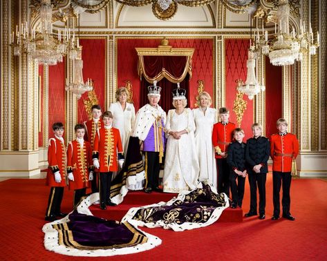 Prinz George, Queen's Coronation, Imperial State Crown, William E Kate, Prins William, Prinz Charles, Belen Rodriguez, We Three Kings, Principe William