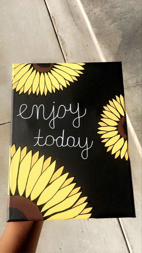 Black Canvas Boho Art, Cool Paintings With Black Background, What To Paint With A Black Background, Drawing Ideas With Black Background, Sunflower Painting Black Background, Black Cardboard Painting, Cute Paintings On Black Canvas, Simple Painting Black Background, Notebook Cover Painting Ideas Easy