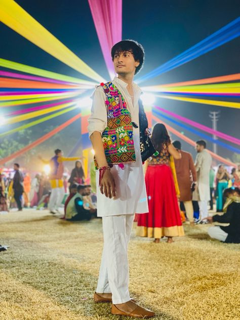 Navratri Koti For Men, Dandiya Night Outfits For Men, Dandiya Night Outfits Men, Navratri Mens Outfit, Navratri Dress For Man, Navratri Poses For Men, Garba Kurta Men, Garba Outfit For Men, Navratri Outfits For Men