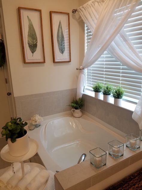 Garden Tub Decor Master Bath, Tub Decor Master Bath, Garden Tub Decor, Bathroom Tub Decor, Bathroom Window Decor, Shower Curtains Ideas, Bathroom Curtains Ideas, Playful Bathroom, Curtain Tips